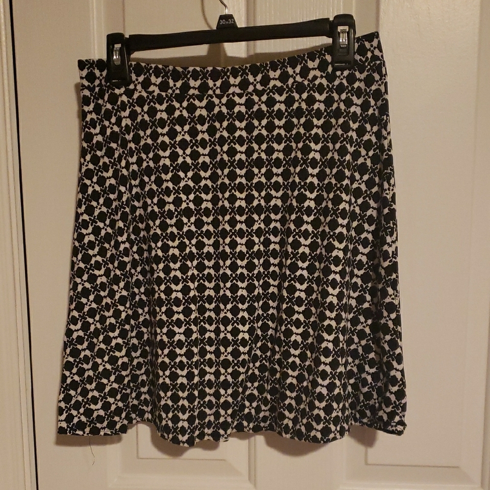 Chic Black and Cream Knee-Length A-Line Skirt for Casual Wear